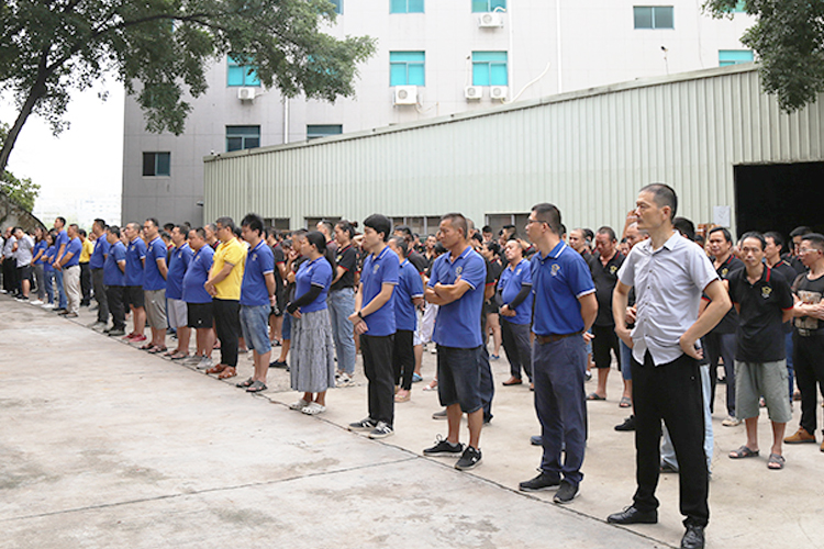 快猫成人短视频7月全厂职工动员大会——制造须靠低成本，竞争依赖高品质！